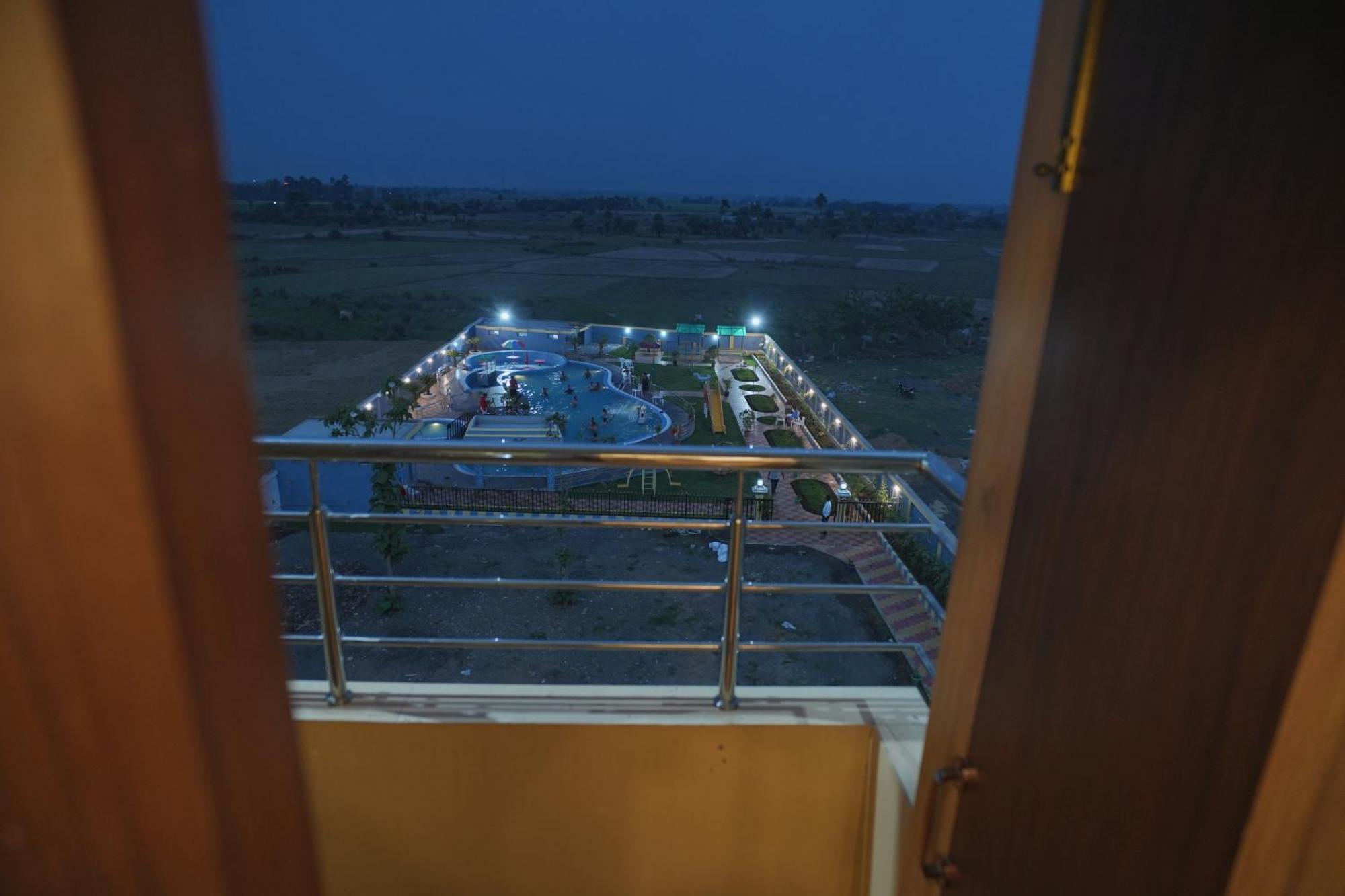 Hotel Aarohi Tarapith Bagian luar foto